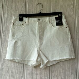 Levi’s Ribcage Shorts